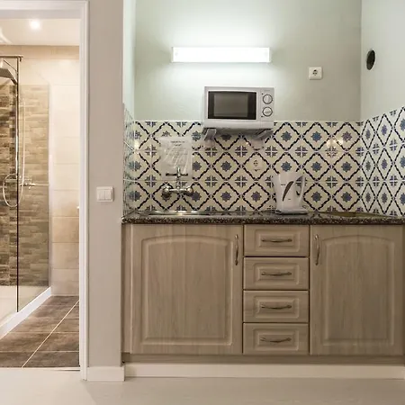 Village 招待所 4*