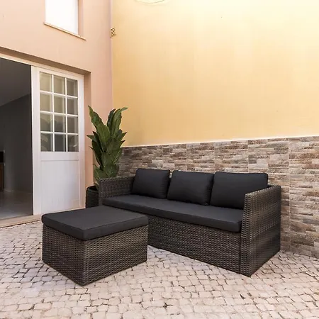 Village Πανσιόν 4*